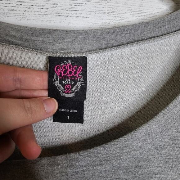 Torrid Rebel Wilson Gray Patchwork Sweatshirt‎ Size 1 - Picture 8 of 12